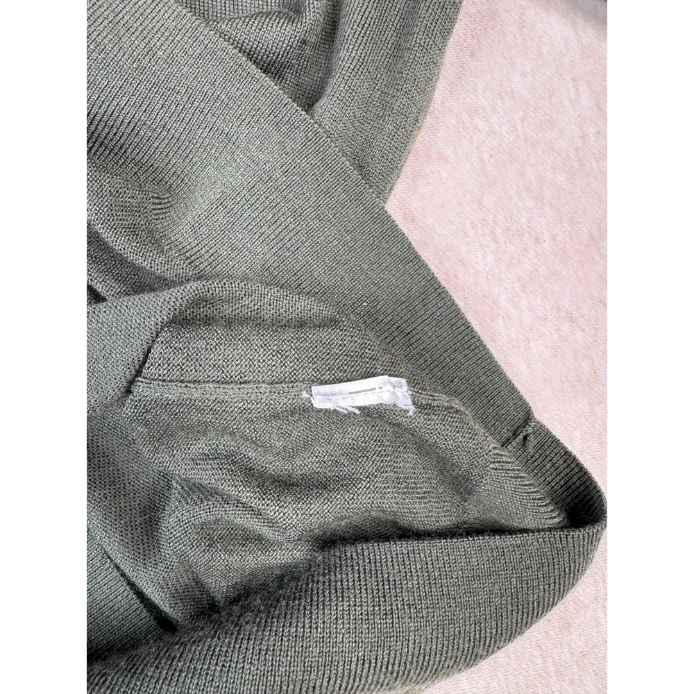 Banana Republic 100% Merino Wool Sweater Men's M Green V-Neck Lightweight